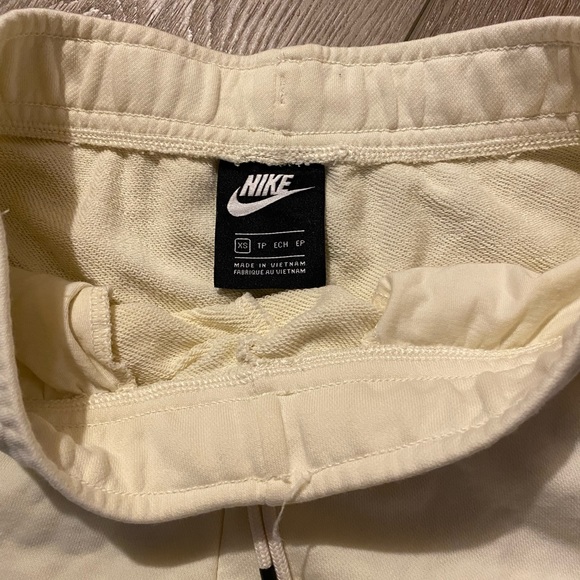 Nike shorts - Picture 2 of 3